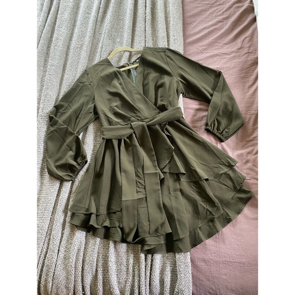 Cosonsen | Ruffle Mini Dress - Picture 4 of 10